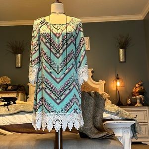 Lacy sleeves and cresting the bottom of this beautiful dress. Lightweight